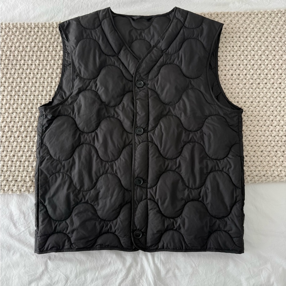 H&M Men’s Black Quilted Vest